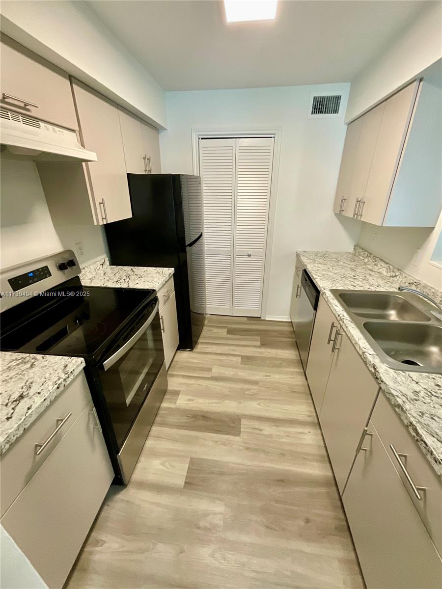 SAILBOAT POINTE CONDO - Residential