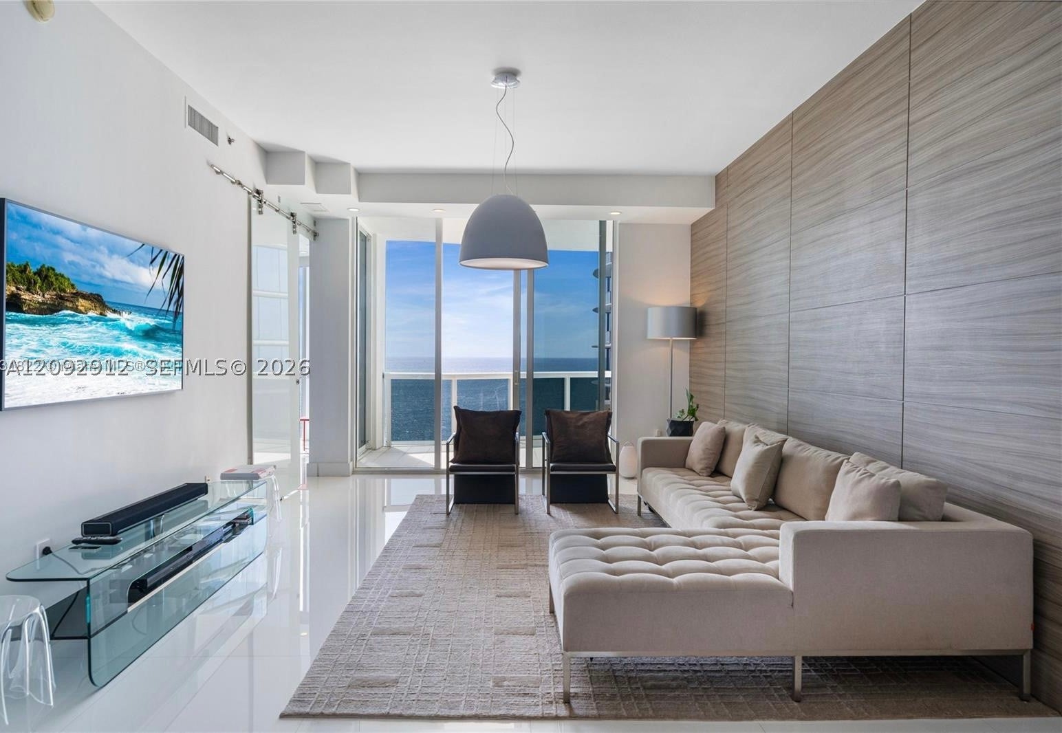 15811 Collins Ave 2006