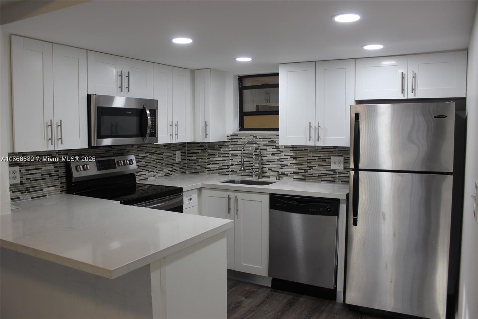 Rental Property at 8290 Lake Dr 504, Doral, Miami-Dade County, Florida - Bedrooms: 2 
Bathrooms: 2  - $2,400 MO.