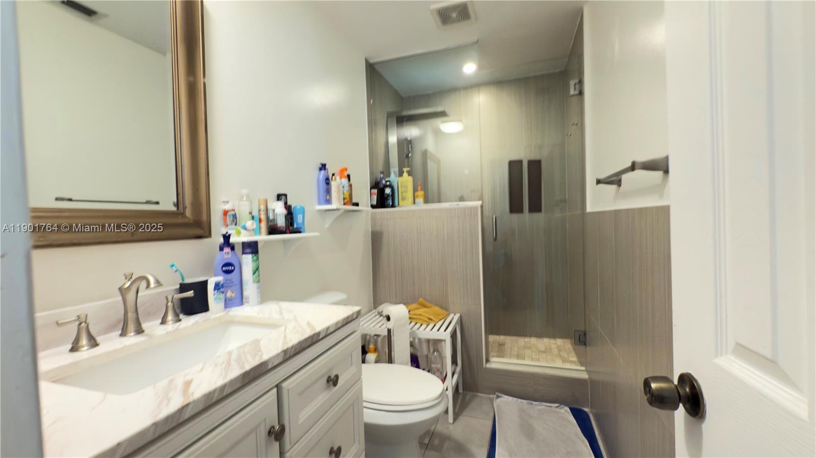 JENADA VILLAS - Residential