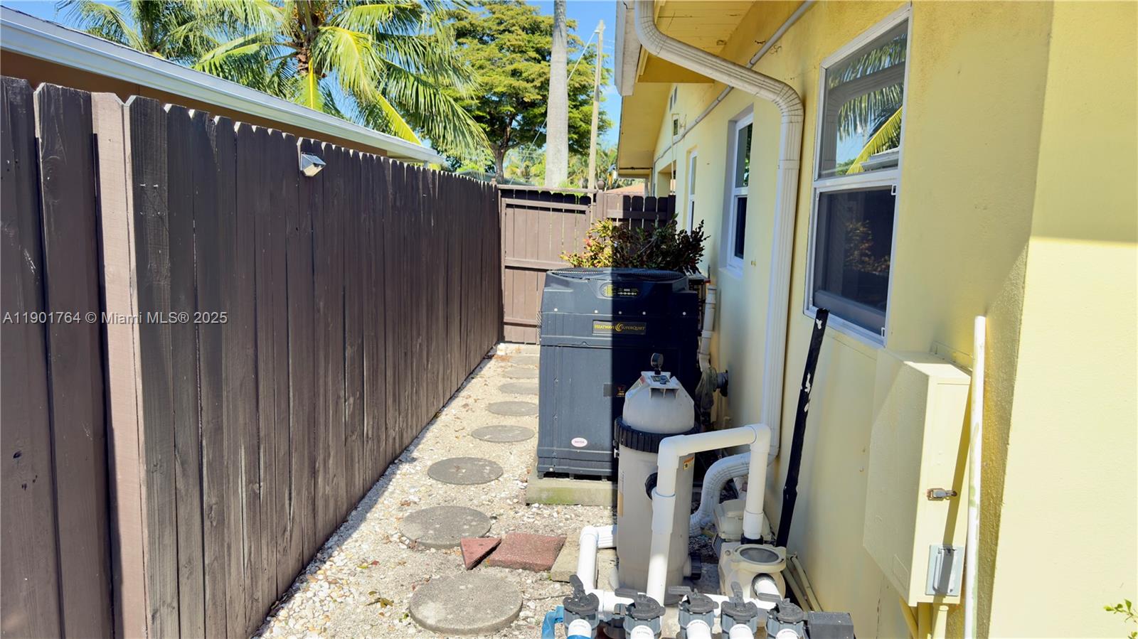 JENADA VILLAS - Residential