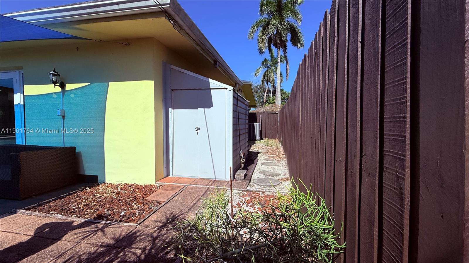 JENADA VILLAS - Residential