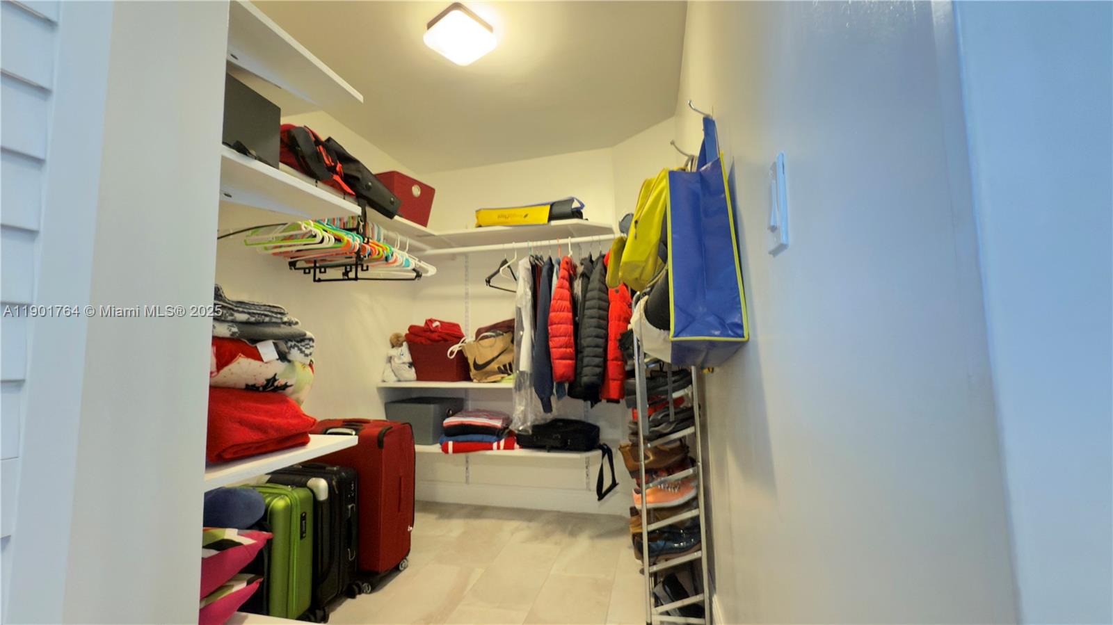 JENADA VILLAS - Residential