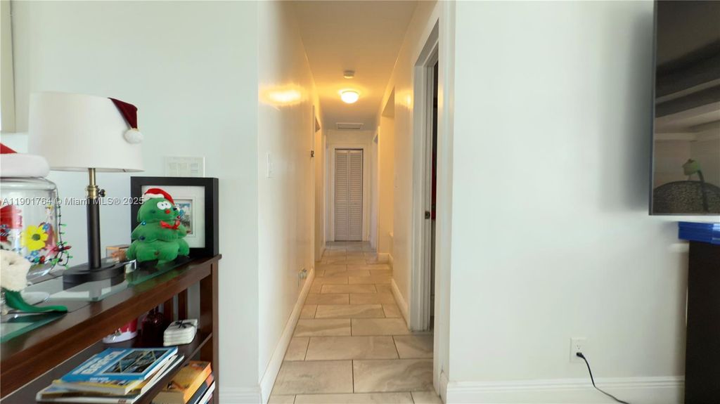 Photo of 800 NW 29th St, Wilton Manors, FL 33311 (MLS # A11901764)