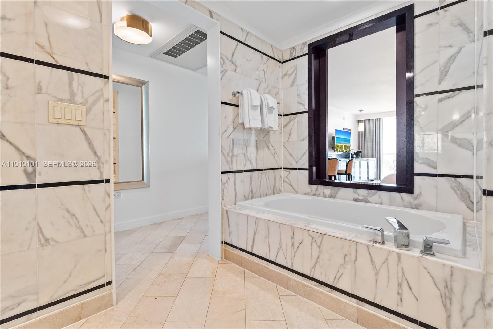 FONTAINEBLEAU III - Residential