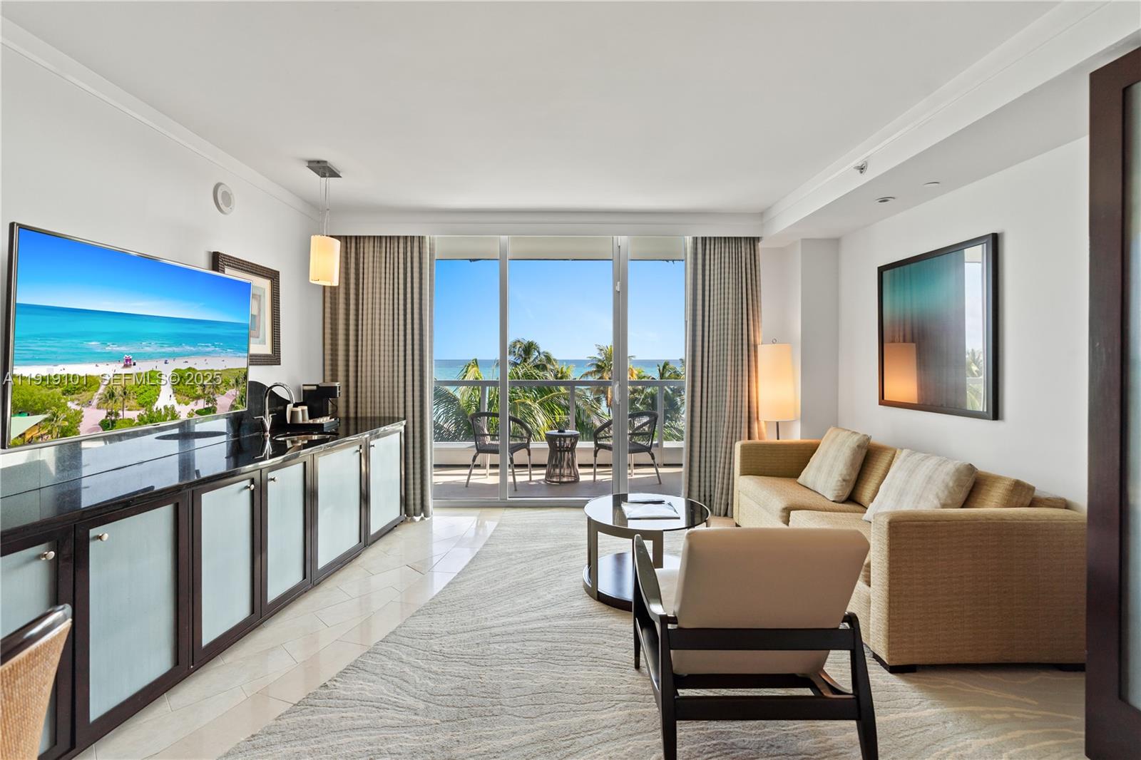 FONTAINEBLEAU III - Residential