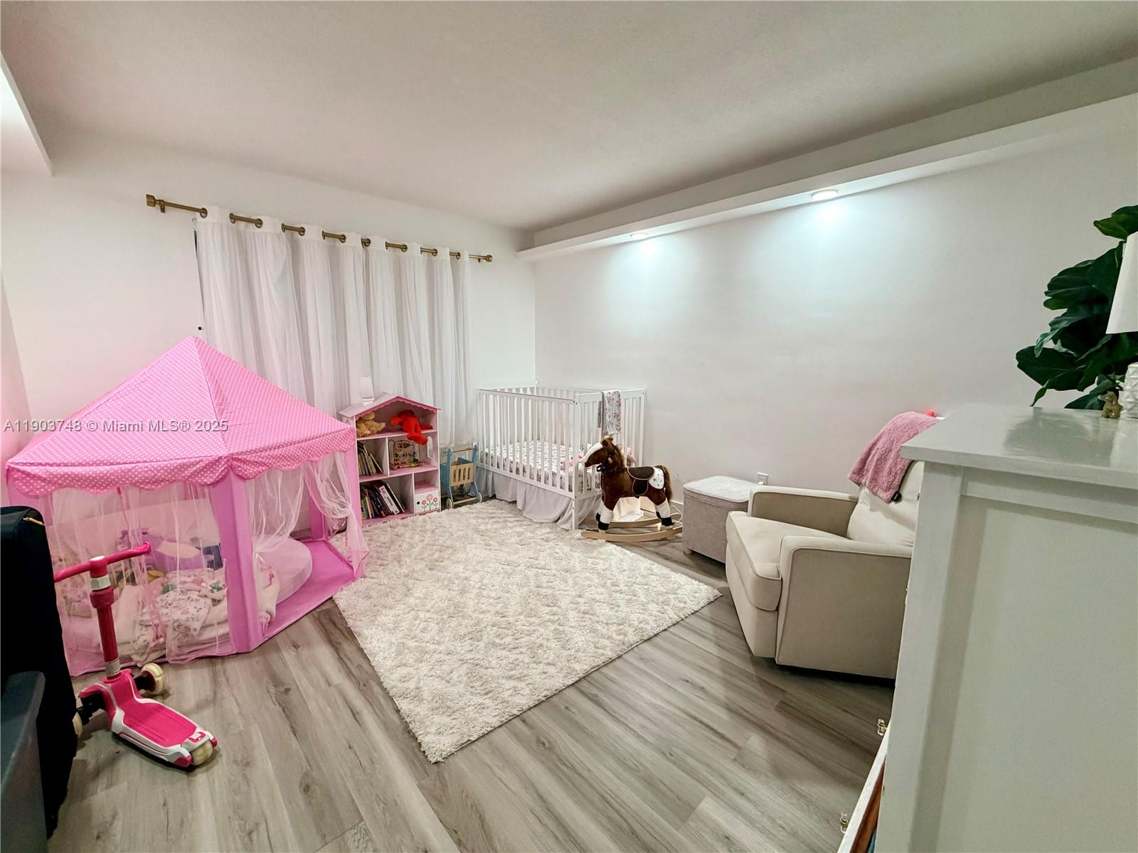 ROLLING GREEN CONDO H - Residential