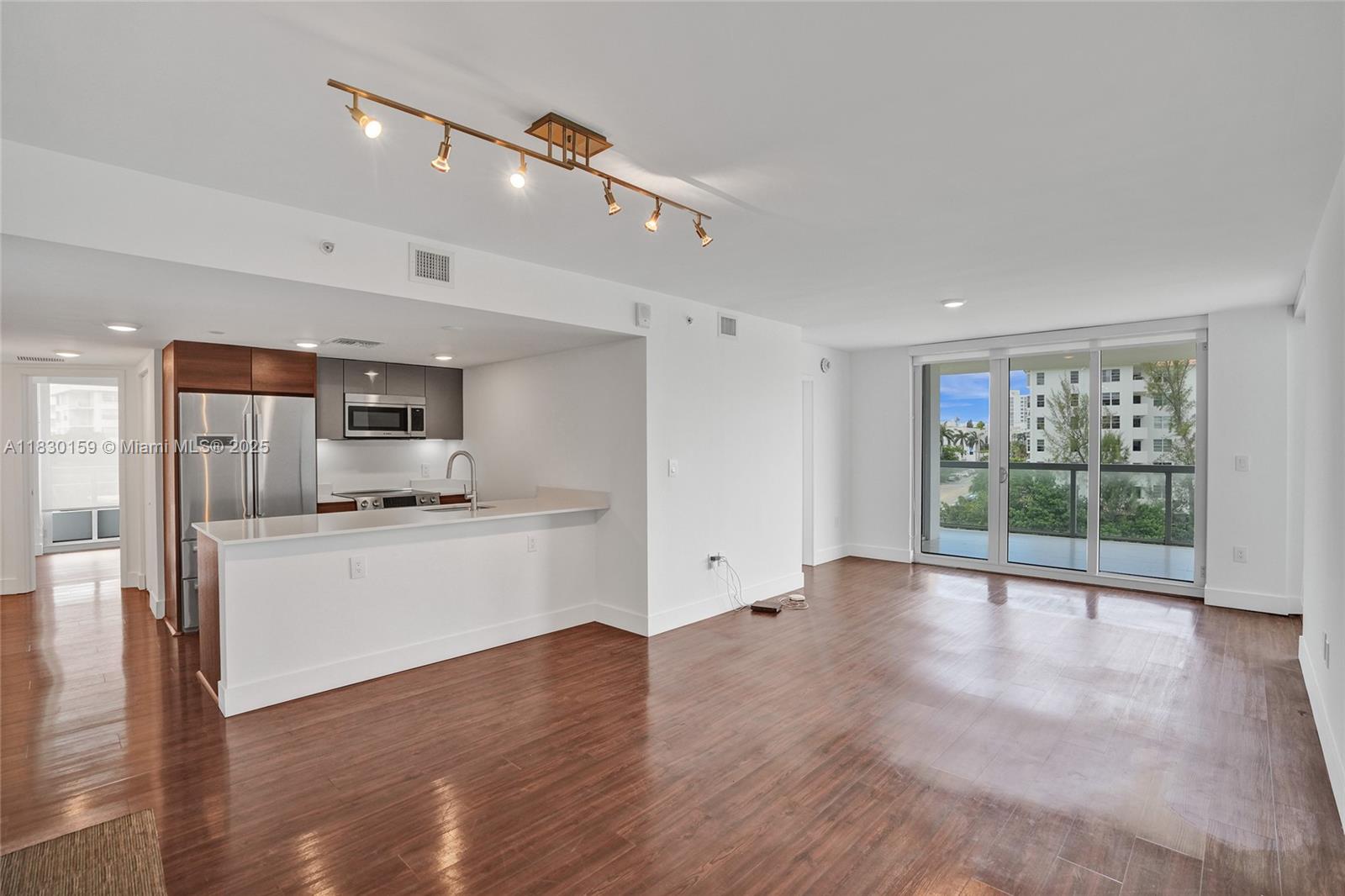 9261 E Bay Harbor Dr 506