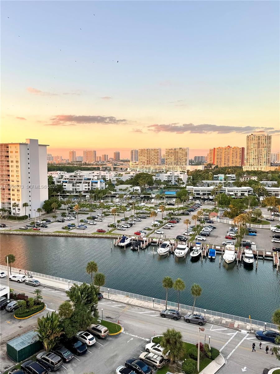 ARLEN HOUSE CONDO - Residential