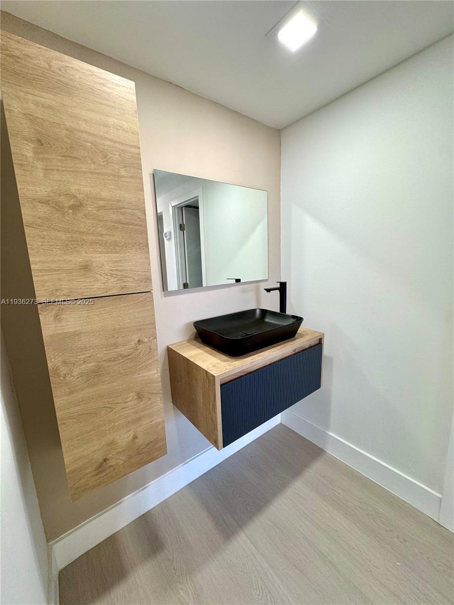 ARLEN HOUSE CONDO - Residential