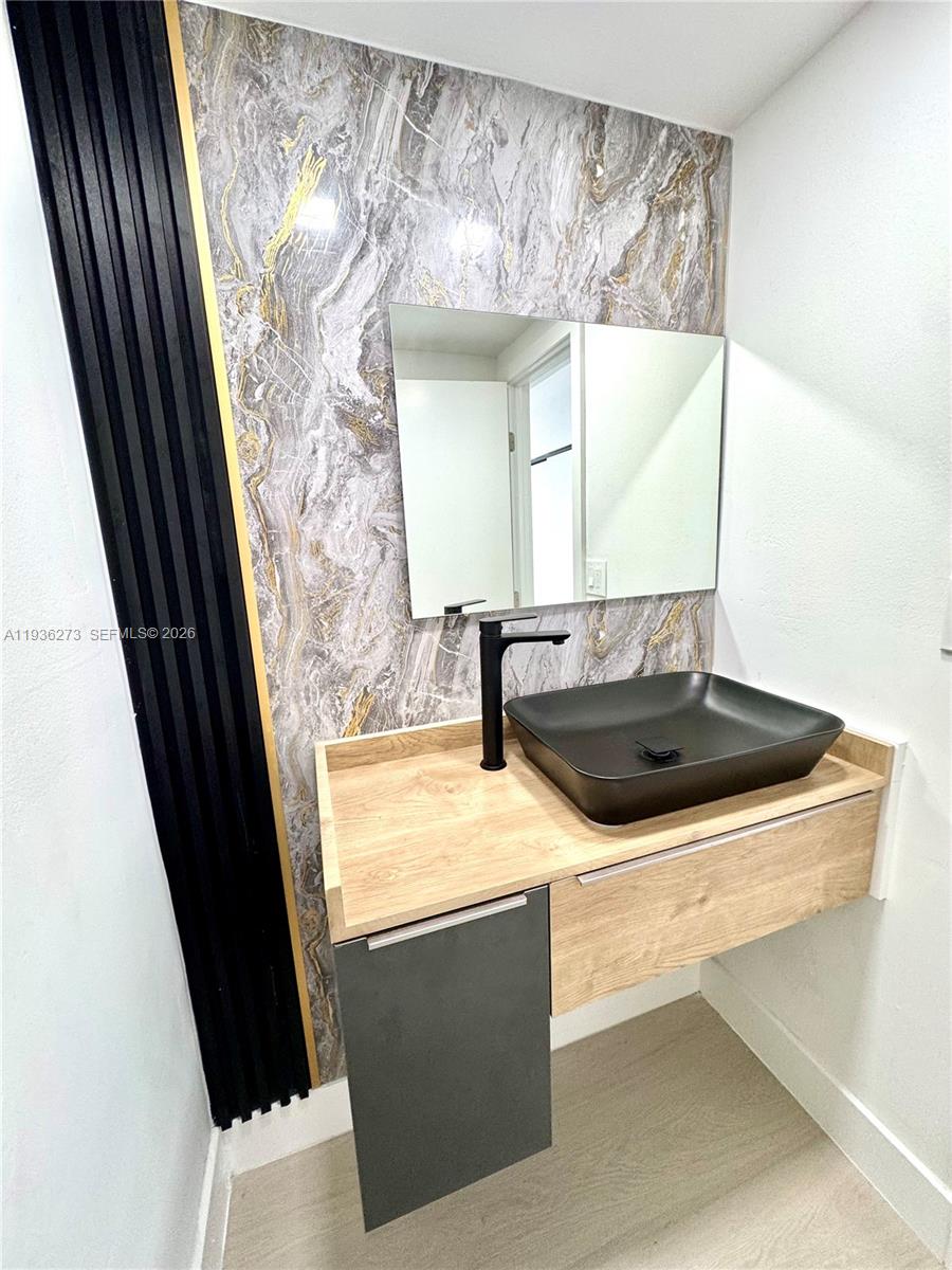 ARLEN HOUSE CONDO - Residential