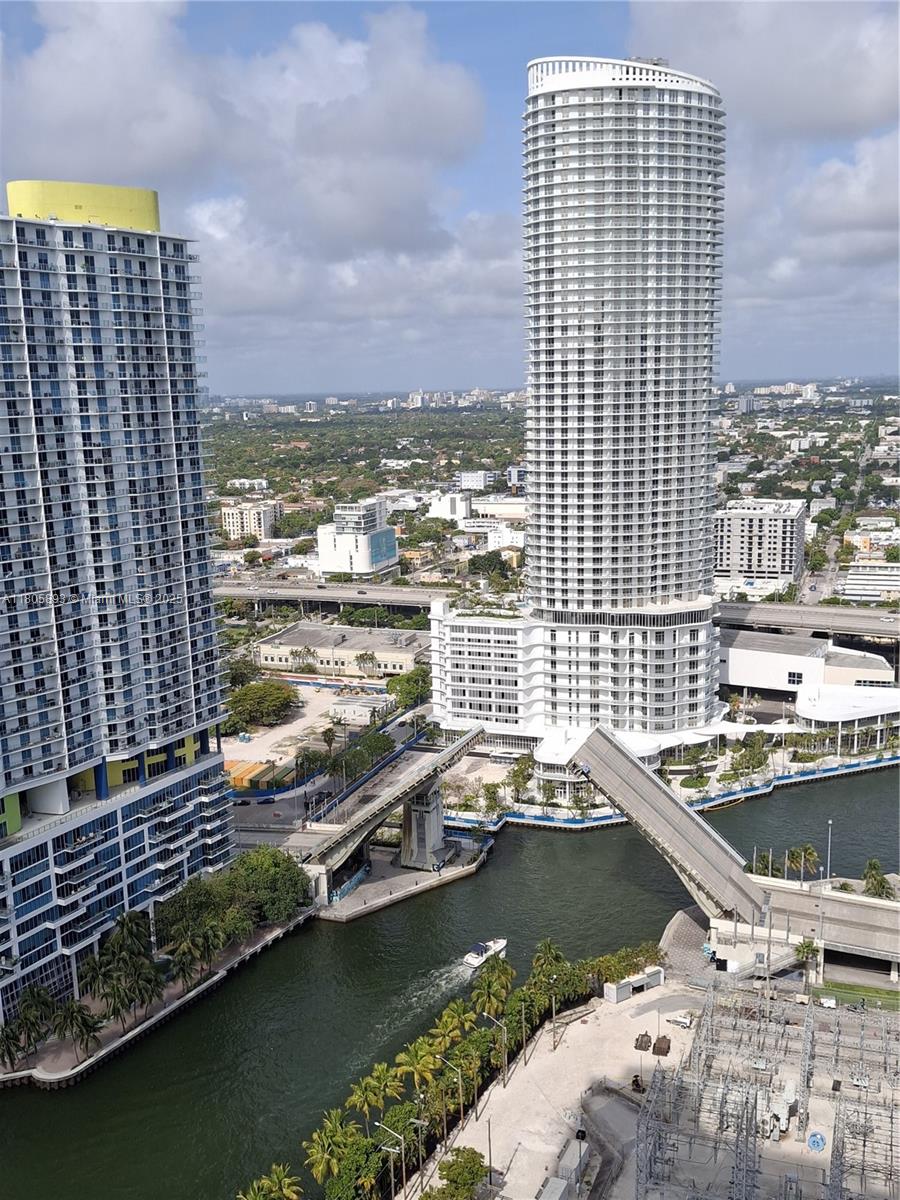92 Sw 3rd St 3808, Miami, Broward County, Florida - 1 Bedrooms  
2 Bathrooms - 
