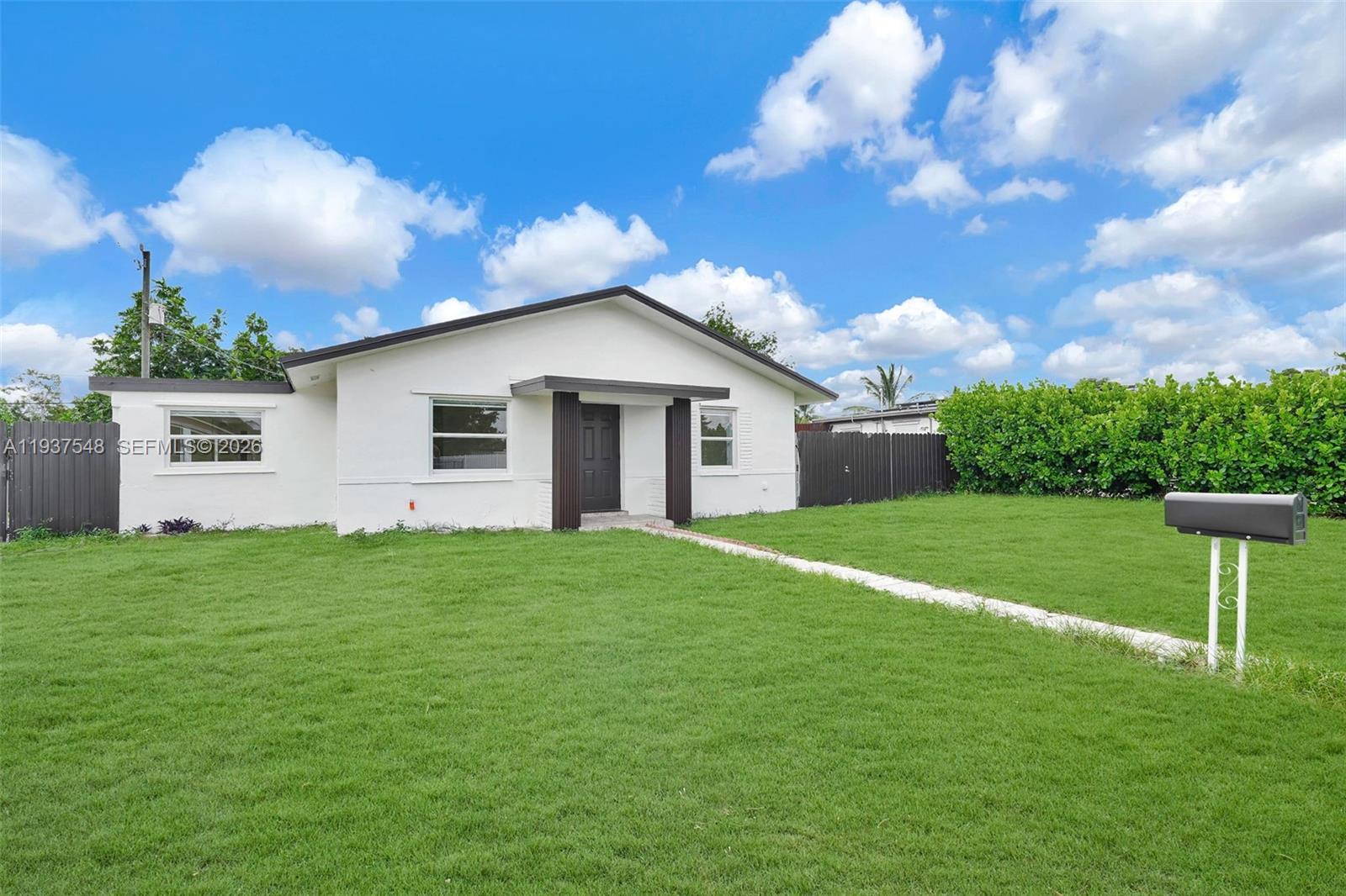 NICHOLS GOLF ESTATES - Residential