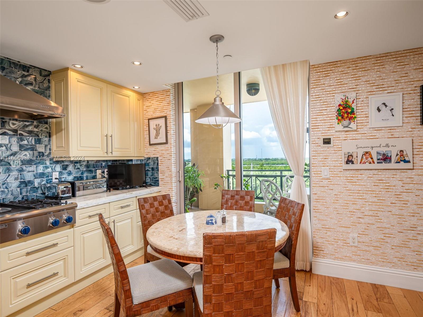 VILLAS OF POSITANO CONDO - Residential