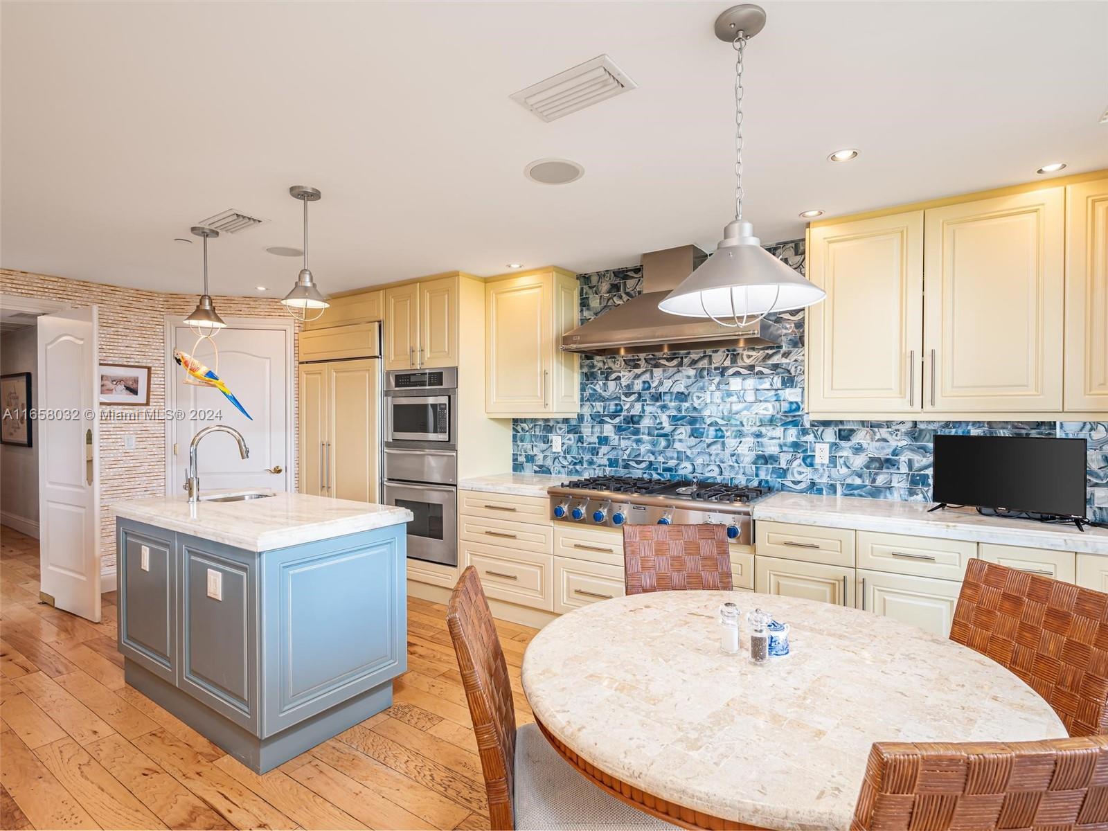 VILLAS OF POSITANO CONDO - Residential