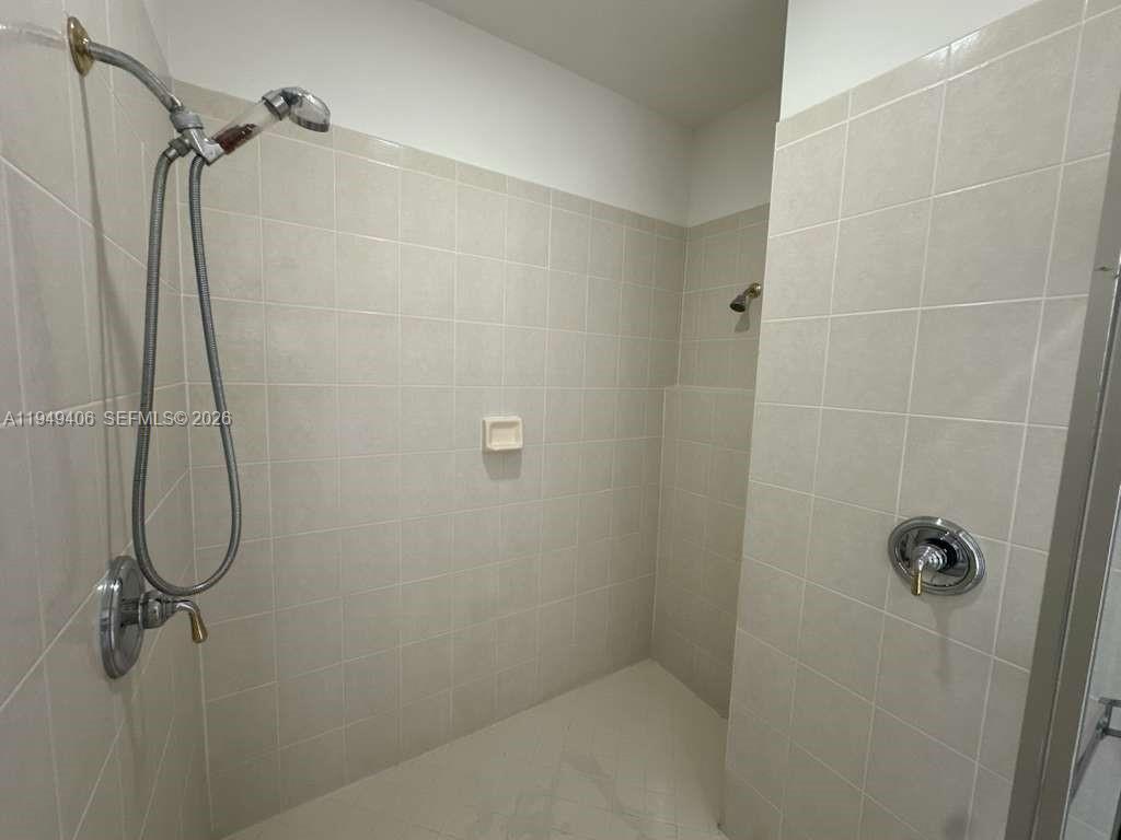 ISLES AT WELLINGTON 8 - Residential