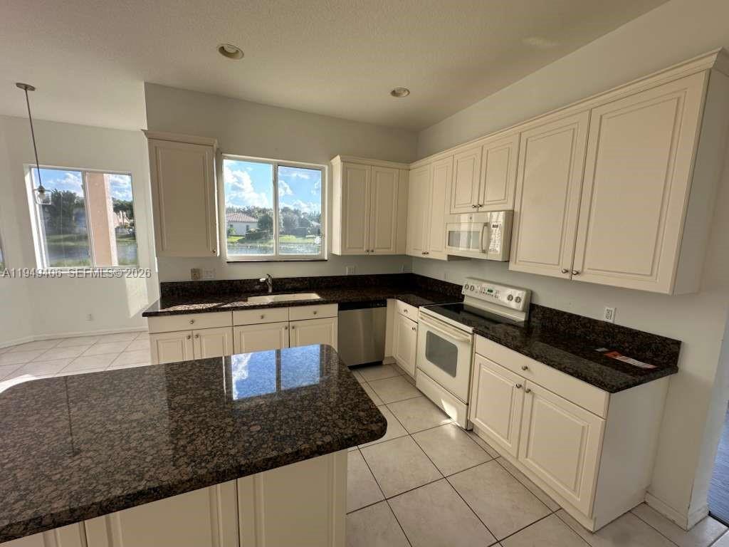 ISLES AT WELLINGTON 8 - Residential