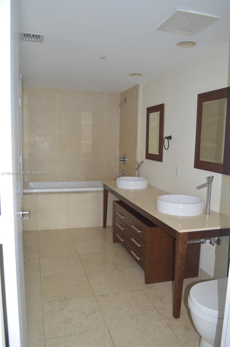 ICONBRICKELL CONDO NO 1 - Residential