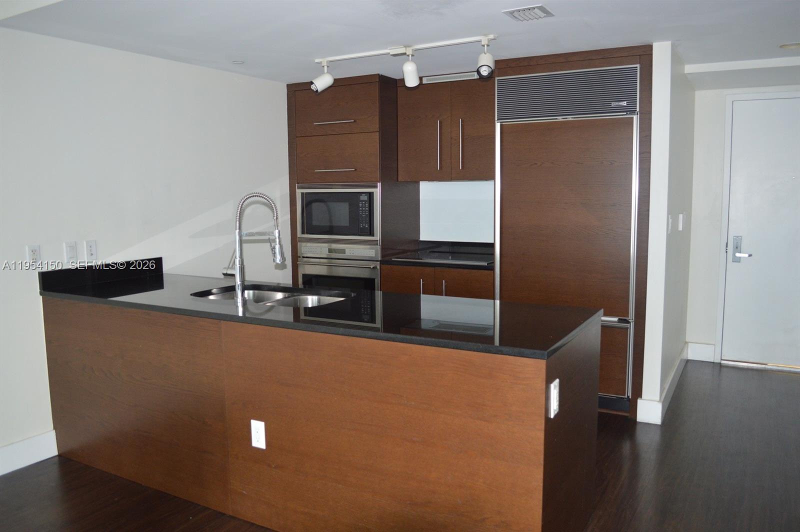 ICONBRICKELL CONDO NO 1 - Residential