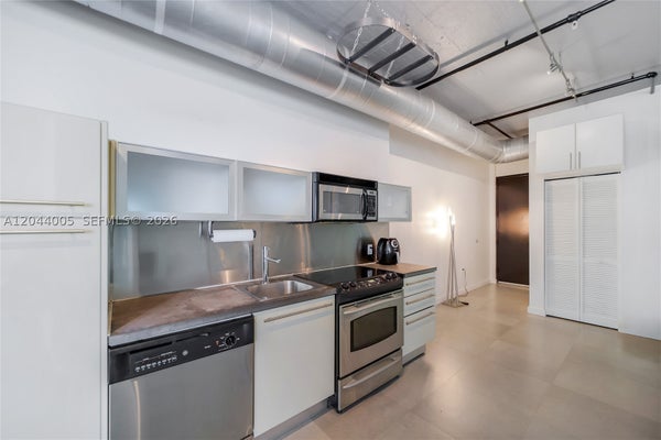 1700 MERIDIAN AVE APT 310, MIAMI BEACH, FL 33139 - Image d0ced99c6bf87d81f2e71c8336db5b3f/2912016896