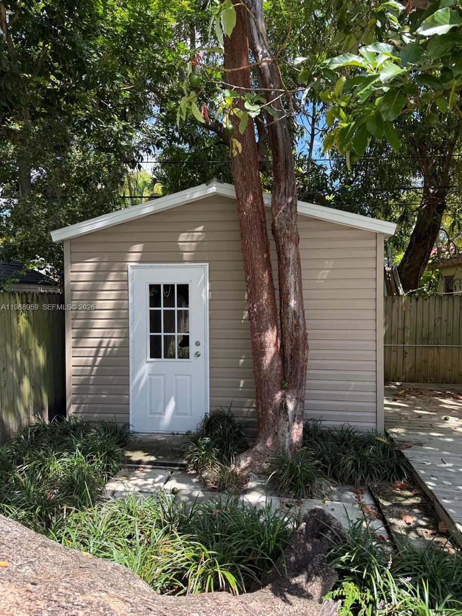 BRENTWOOD - Residential