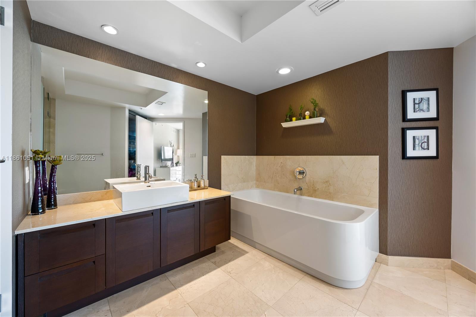 ST TROPEZ ON THE BAY III - Residential Lease