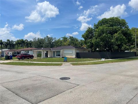 Photo of 3301 SW 20th Ct, Fort Lauderdale, FL 33312 (MLS # A11855882)