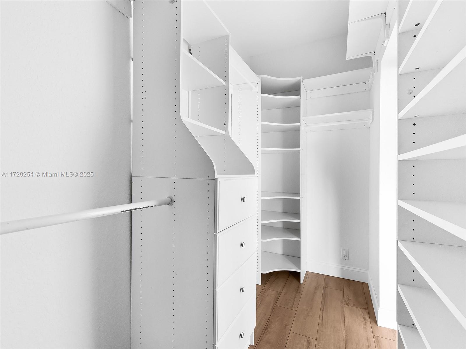 IMPERIAL POINT 4TH SEC - Residential