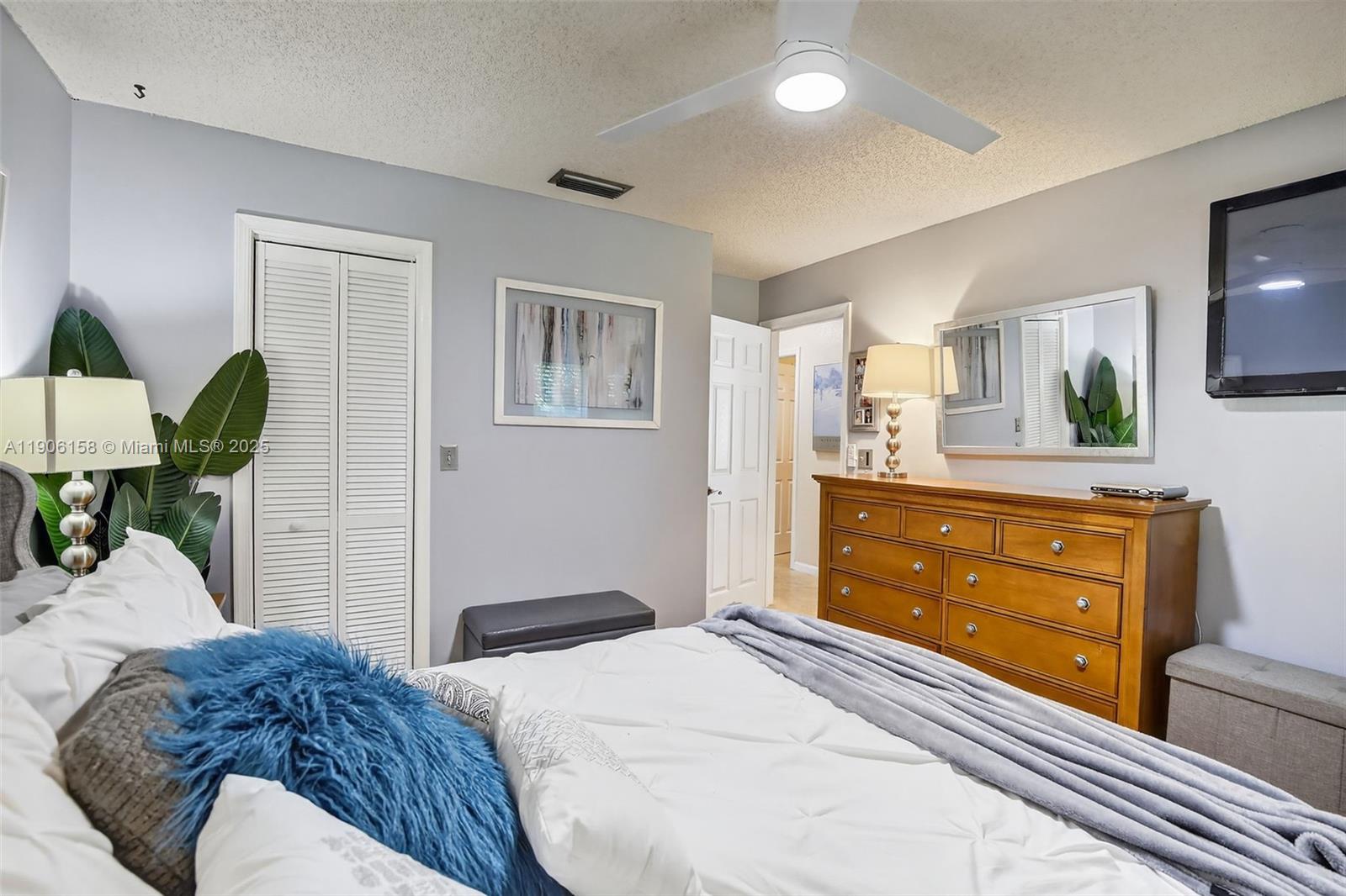 JACARANDA LAKES - Residential