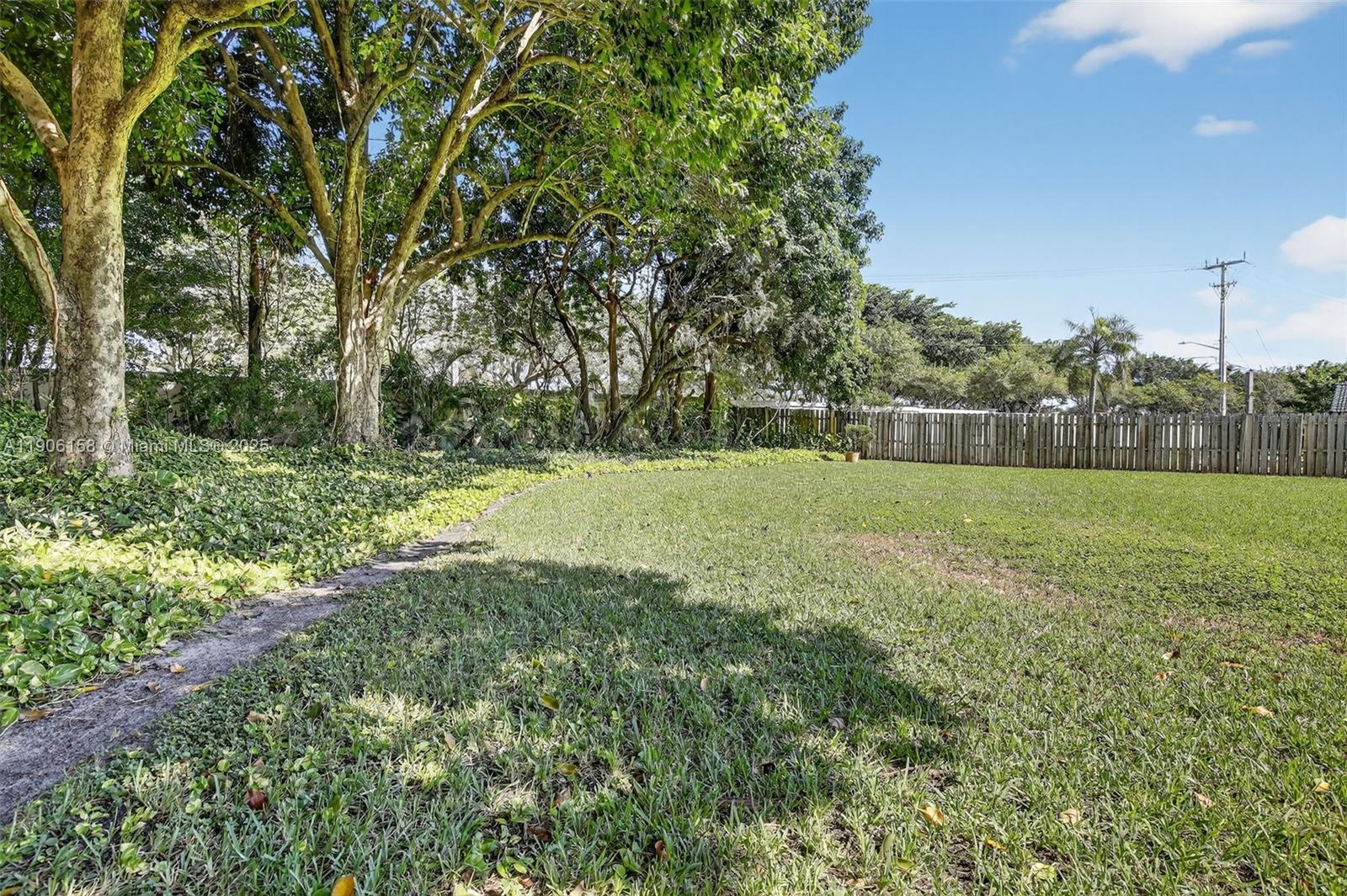 JACARANDA LAKES - Residential