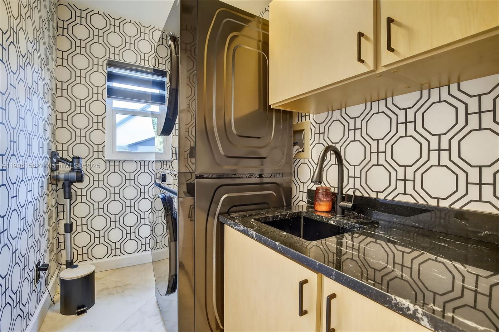 JACARANDA LAKES - Residential