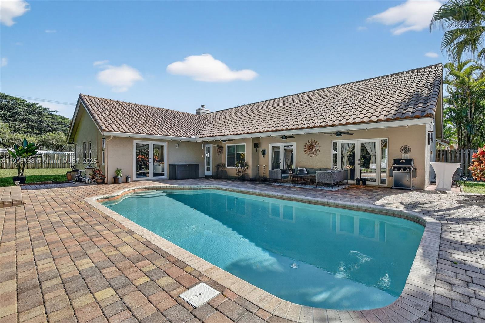 JACARANDA LAKES - Residential