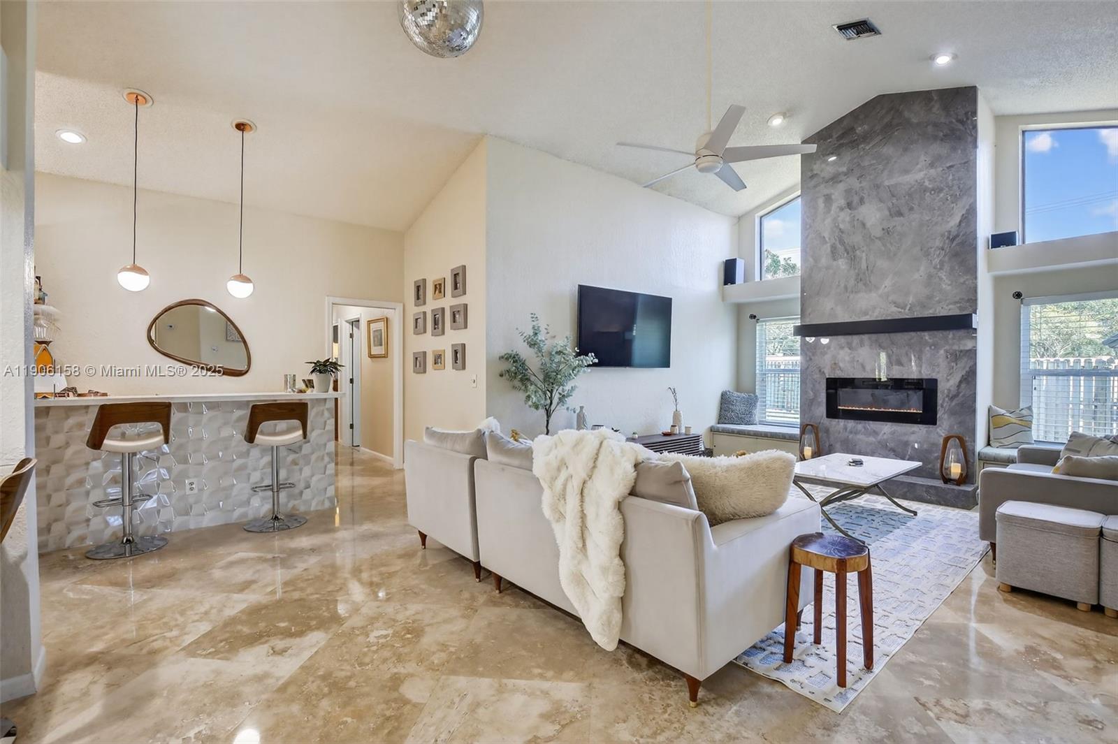 JACARANDA LAKES - Residential