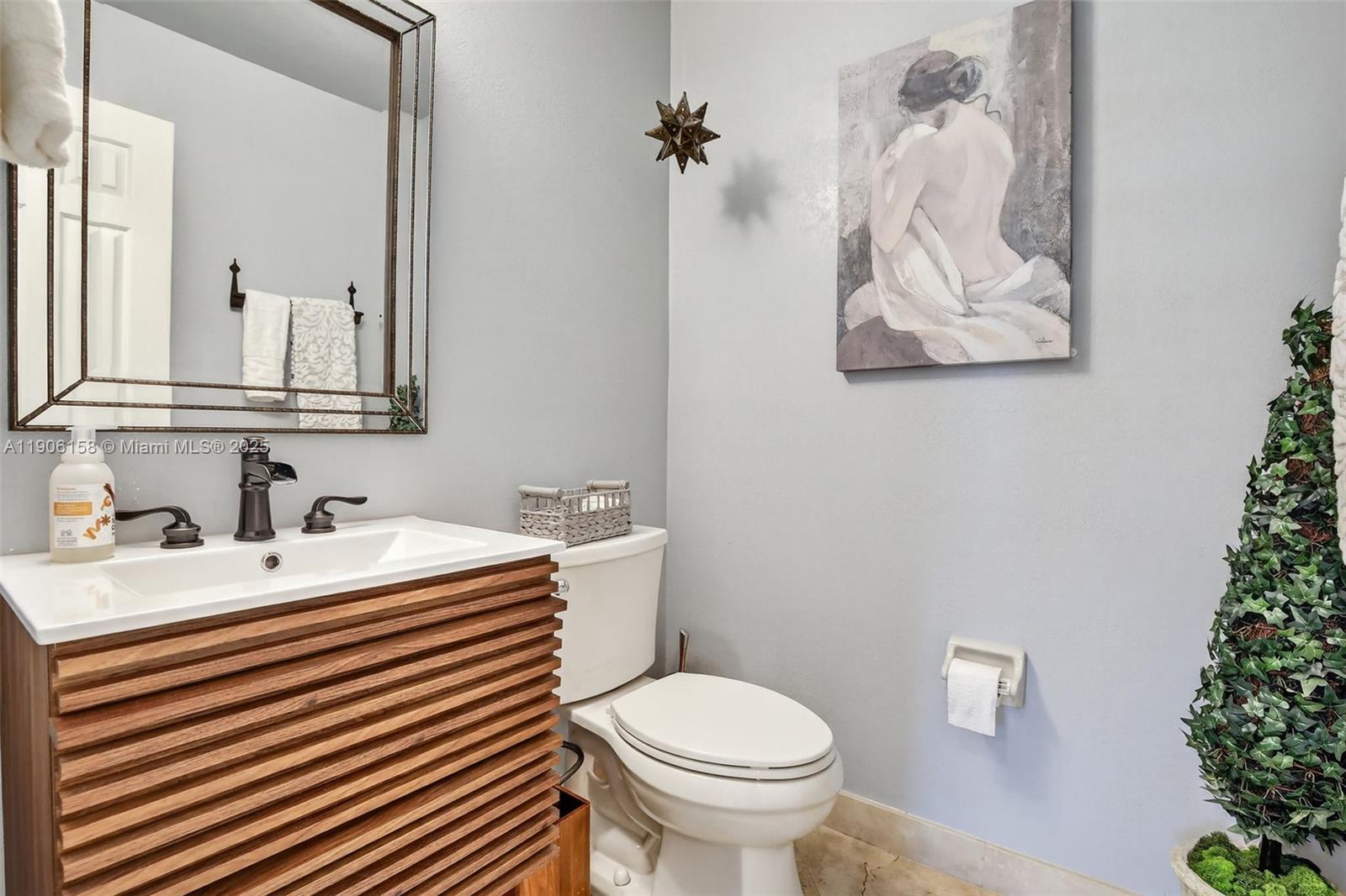 JACARANDA LAKES - Residential