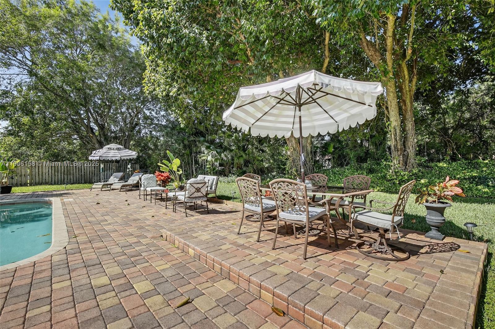 JACARANDA LAKES - Residential