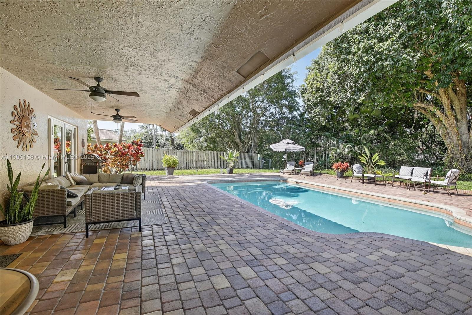 JACARANDA LAKES - Residential