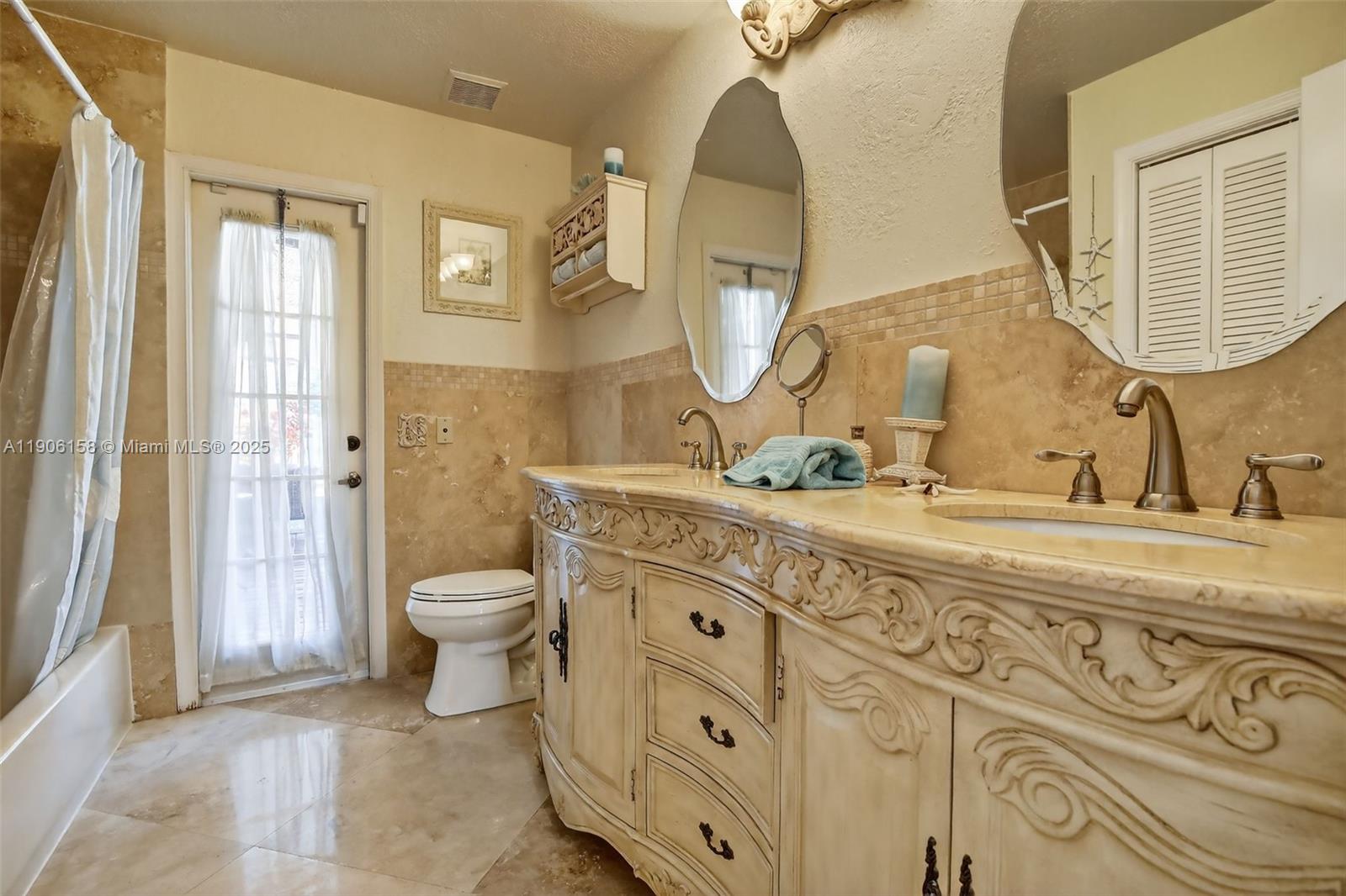 JACARANDA LAKES - Residential