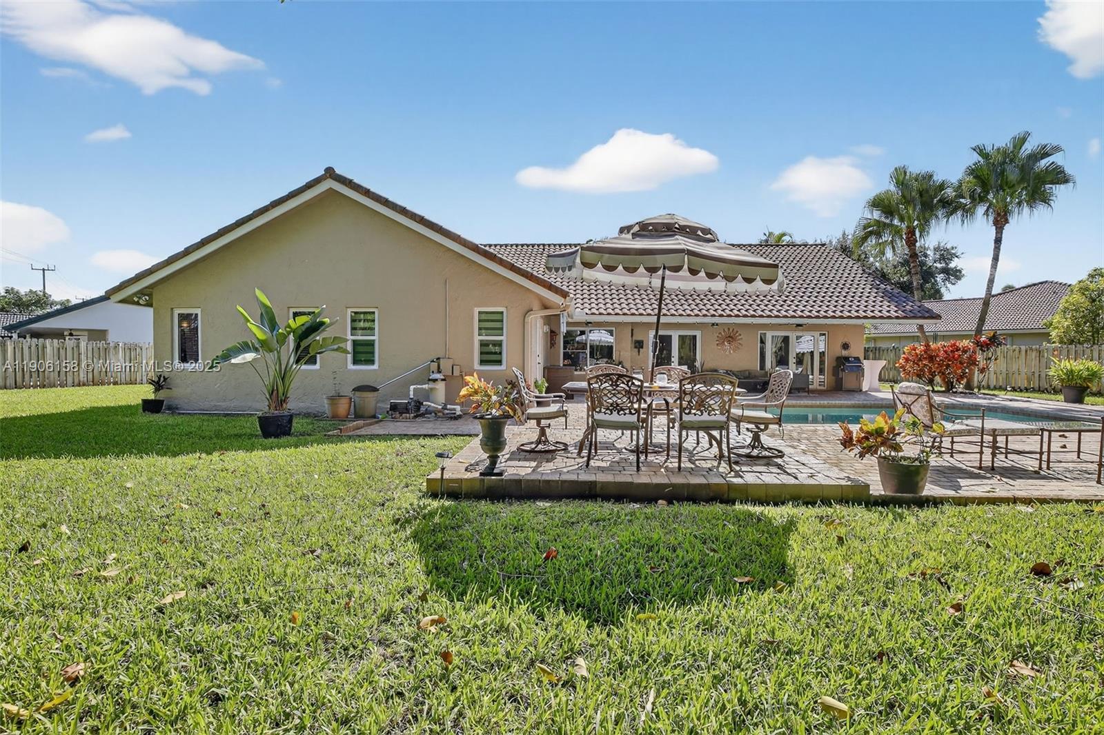 JACARANDA LAKES - Residential