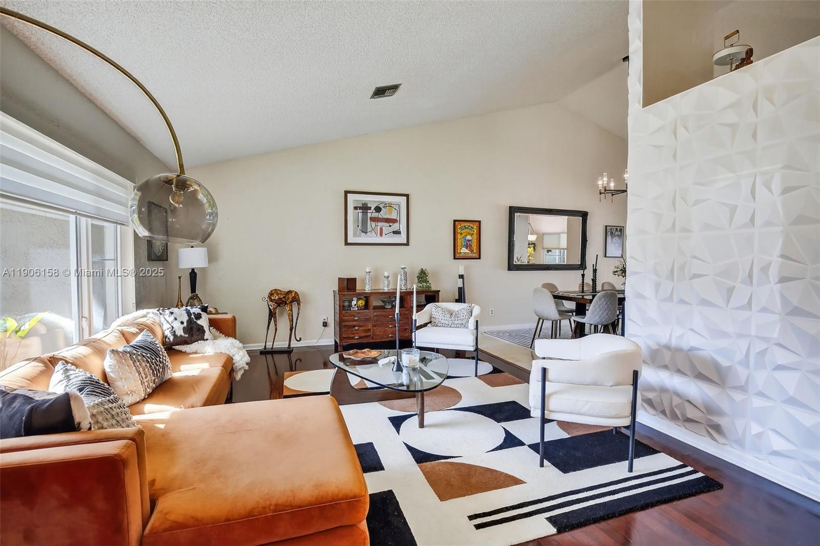 JACARANDA LAKES - Residential