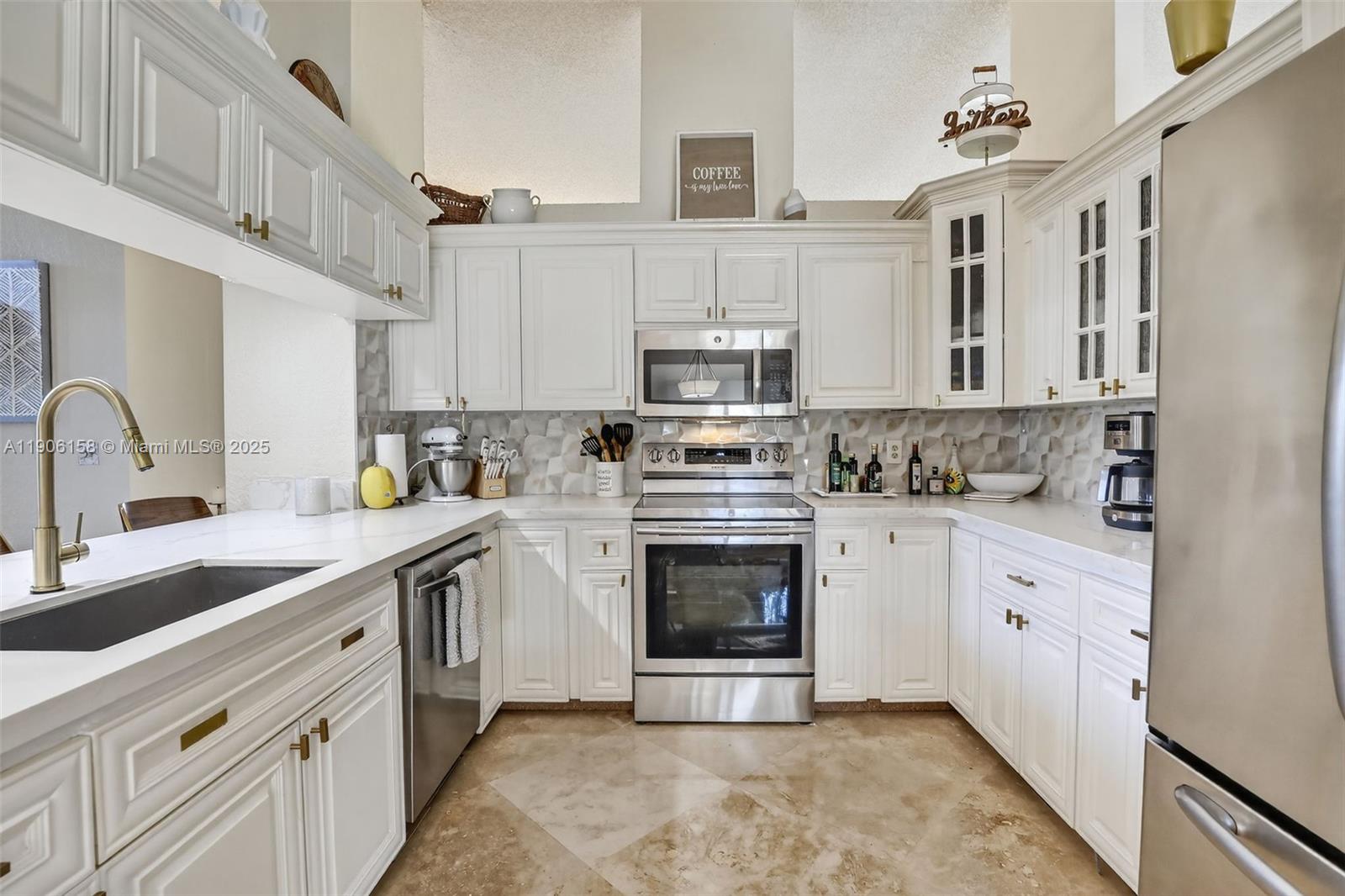 JACARANDA LAKES - Residential