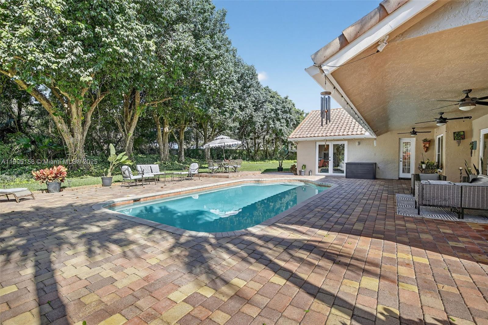 JACARANDA LAKES - Residential