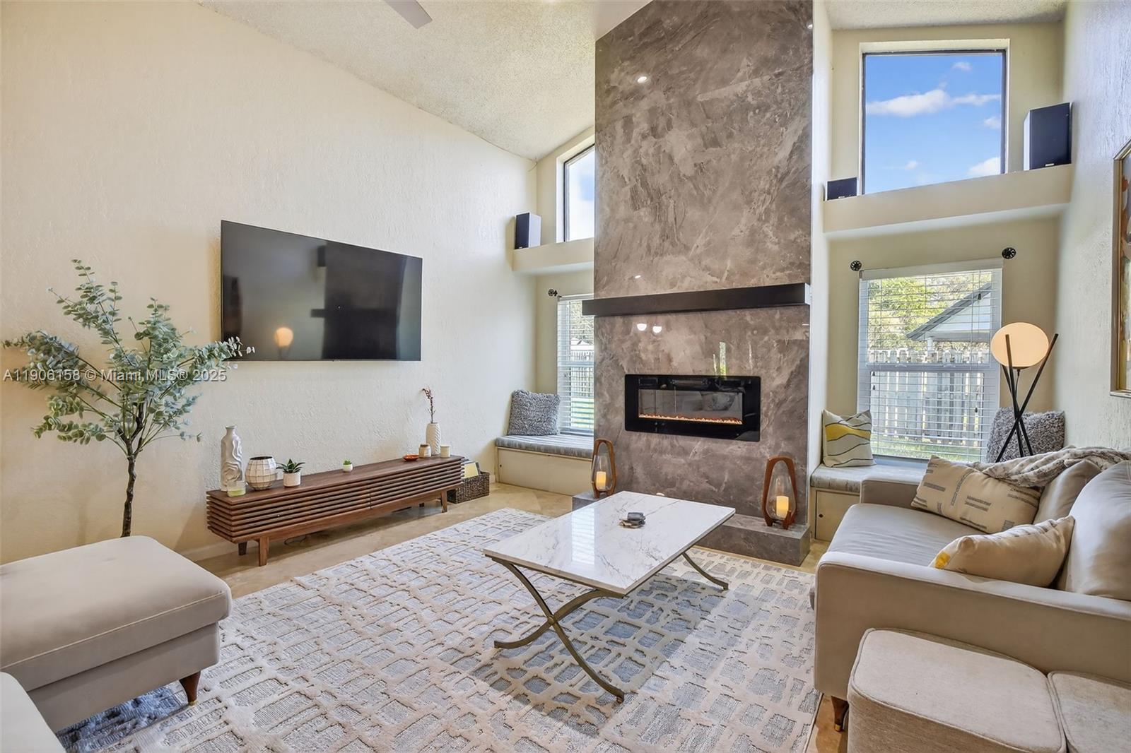 JACARANDA LAKES - Residential