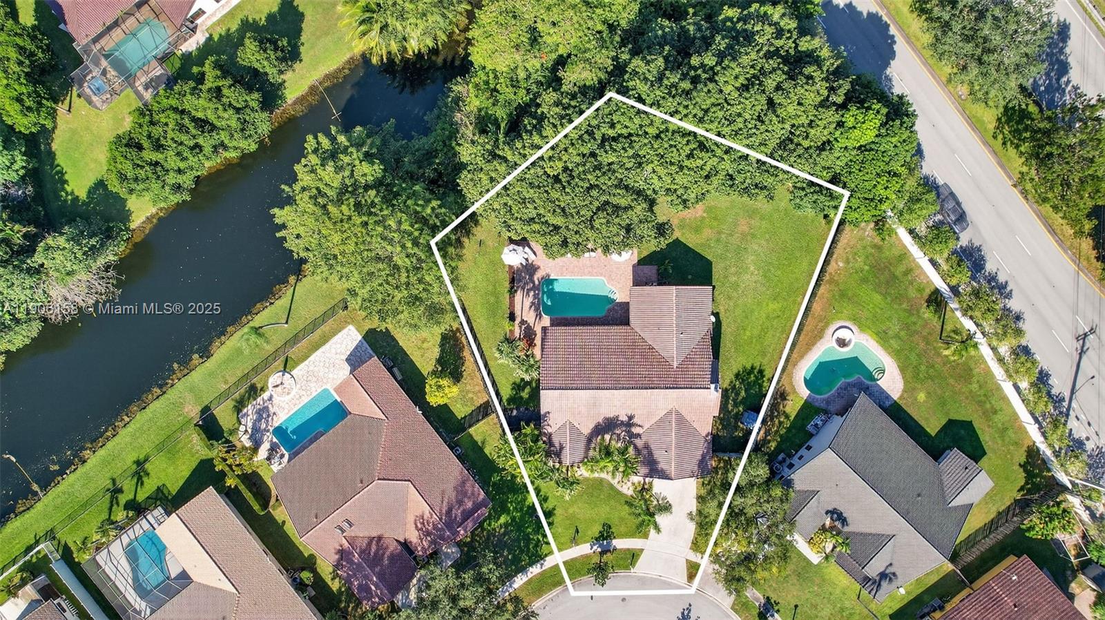 JACARANDA LAKES - Residential