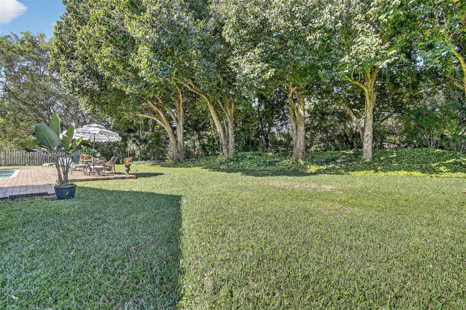 JACARANDA LAKES - Residential