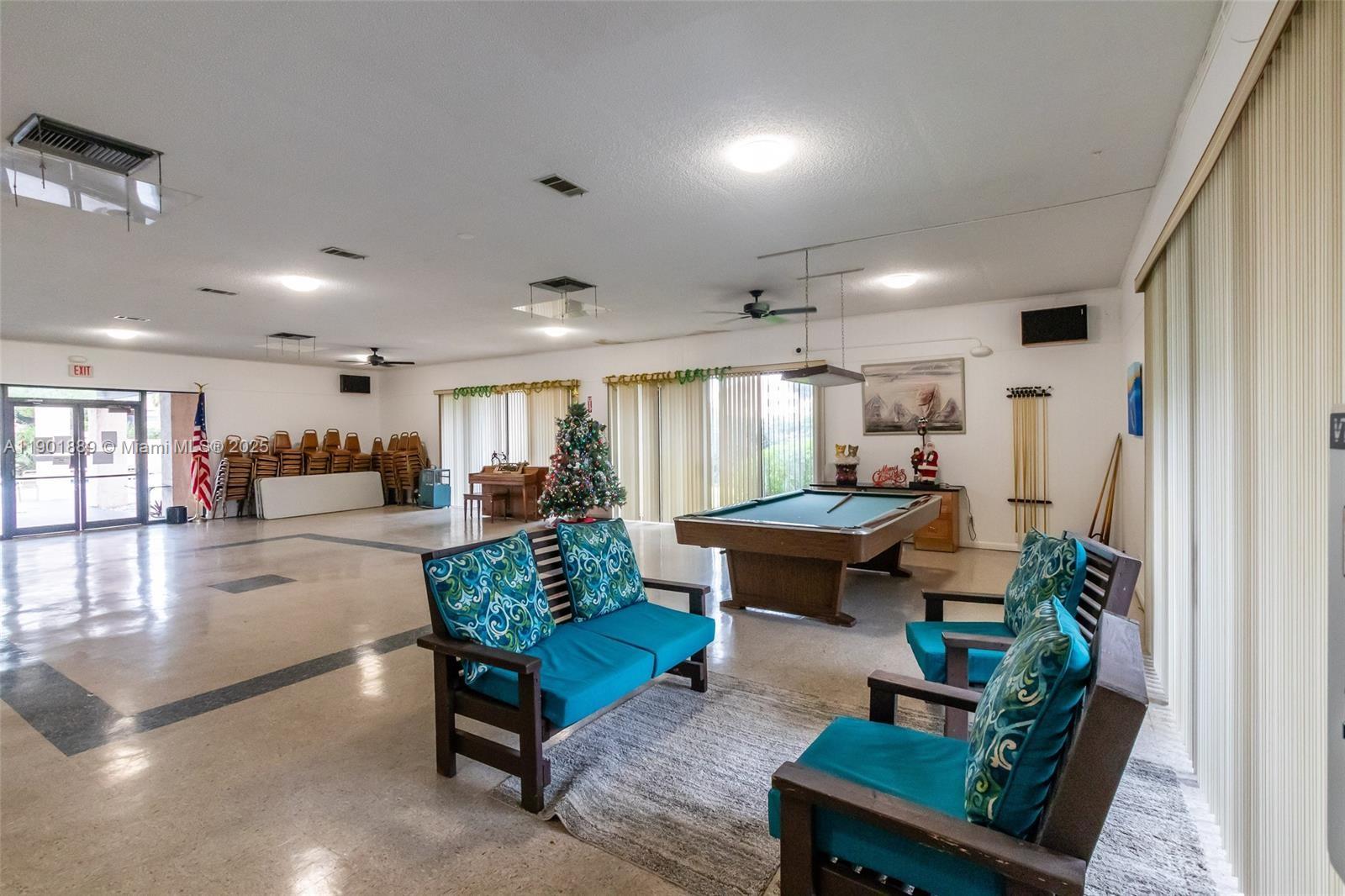 SOMERSET AT LAUDERDALE LA - Residential