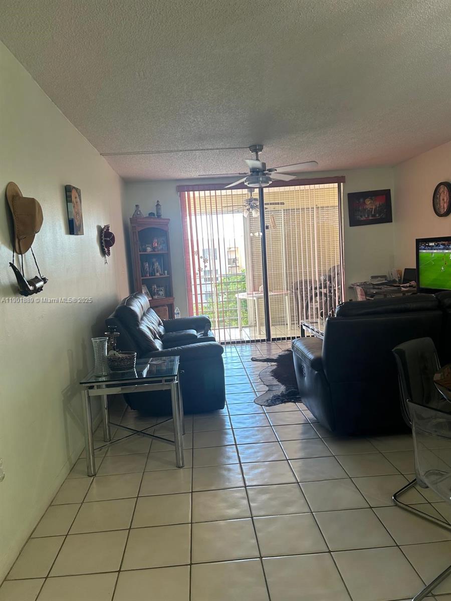 SOMERSET AT LAUDERDALE LA - Residential