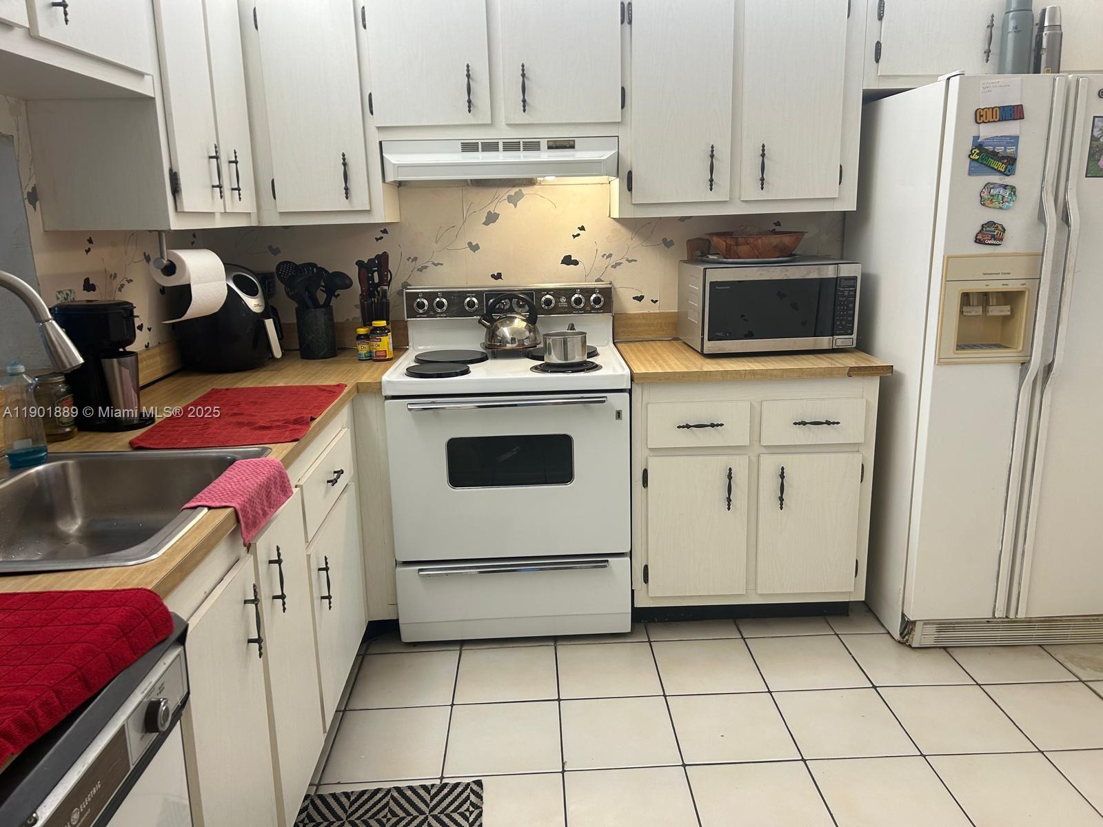 SOMERSET AT LAUDERDALE LA - Residential