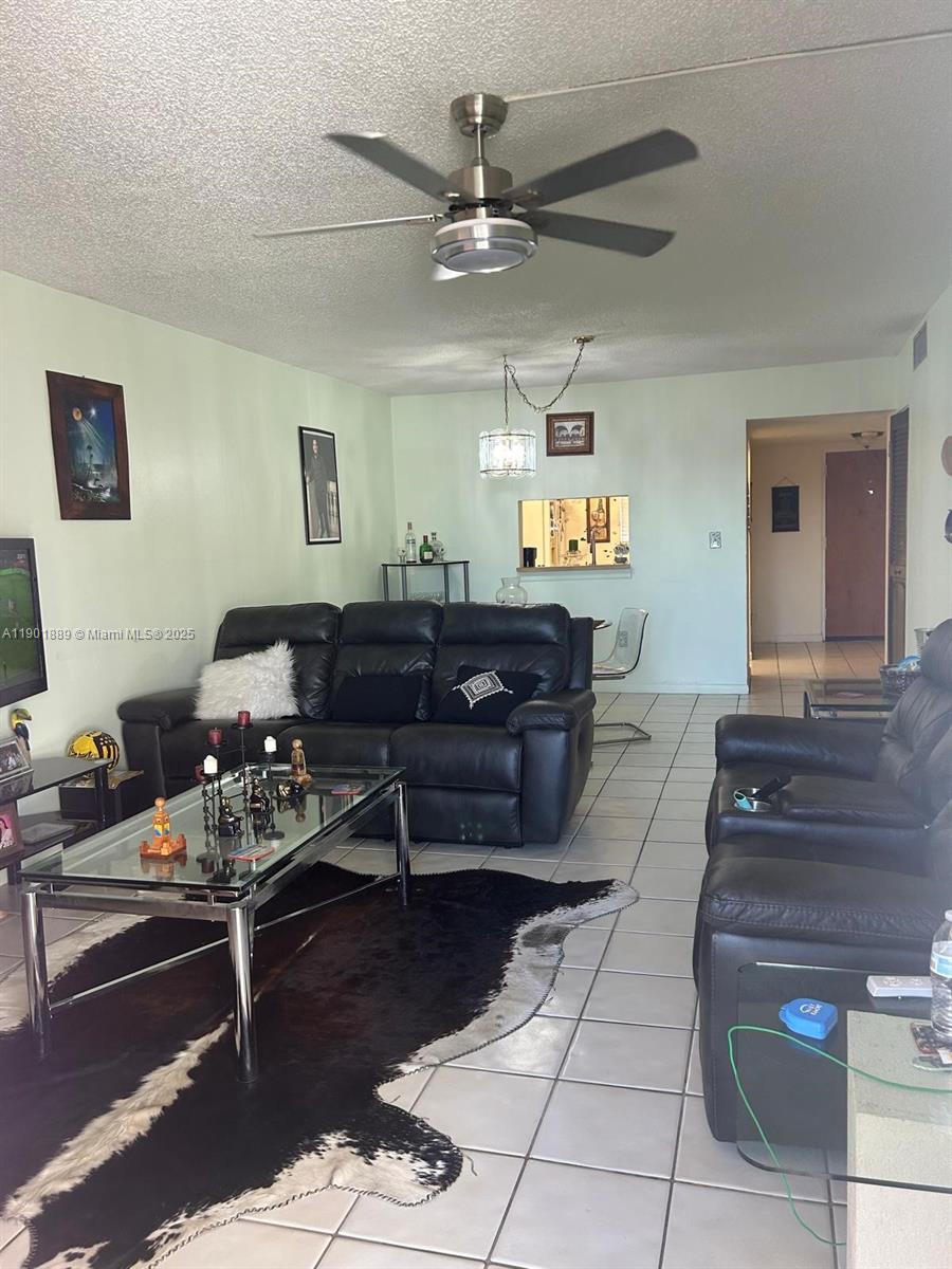 View photos, virtual tours, details... 2840 Somerset Dr 400M