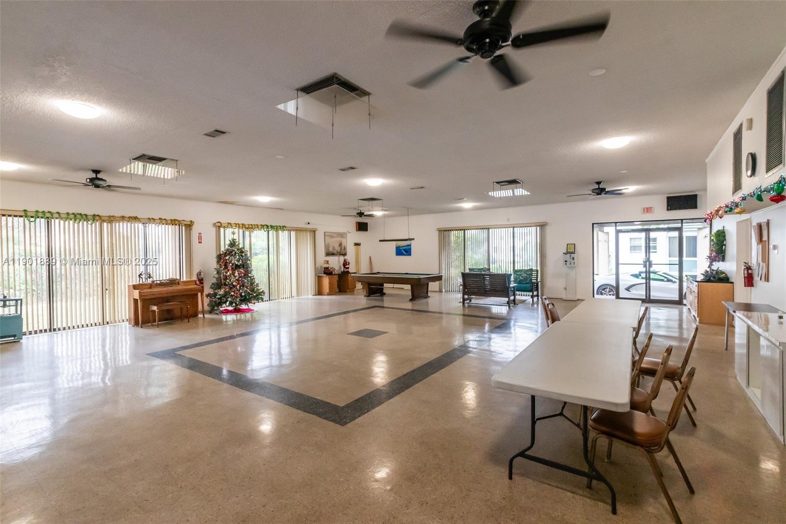 SOMERSET AT LAUDERDALE LA - Residential