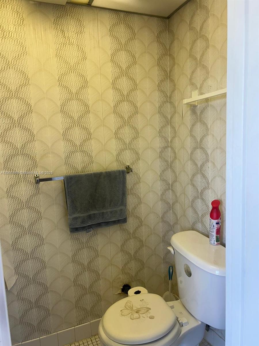 SOMERSET AT LAUDERDALE LA - Residential